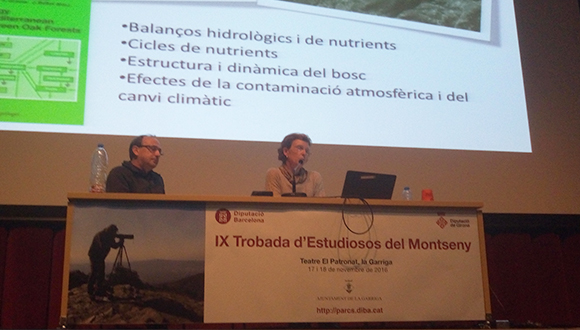 L'Anna Àvila ha exposat l'estudi El canvi climàtic al Montseny: anàlisi de les tendències de variació de la temperatura de l’aire i l’aigua a la vall de la Castanya en les tres darreres dècades. Autor: Albert Naya