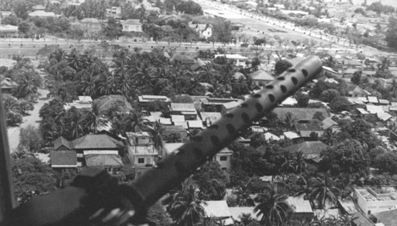 Vista de Phnom Penh des d’un helicòpter estatunidenc el 1975. Foto: Departament of Defense Phoco (USMC) A150857 via Wikimedia Commons.