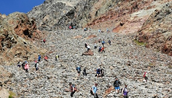 Tartera del port de Sotllo, hàbitat de la sargantana pallaresa Lucertola(espècie protegida en risc d'extinció) amb una freqüentació massa elevada. Foto: PN Alt Pirineu