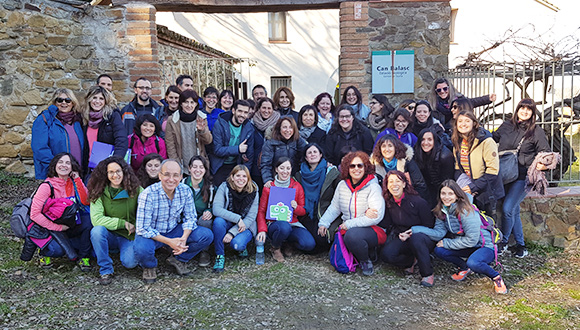 El Claustro de la escuela Peramàs con las personas del CREAF implicadas en el proyecto Magnet