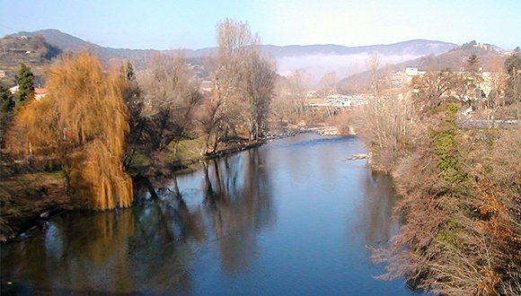 El riu Ter al seu pas per Sant Quirze de Besora (Osona). Autor: (CC BY-SA 2.5) David Gaya