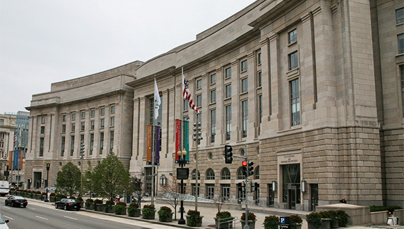 L'edifici on té lloc l'esdeveniment aquest any, el 'Ronald Reagan Building and Internacional Trade Center'.