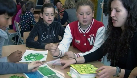 Momento de un taller en al Escola l'Olivera