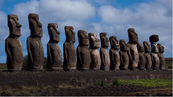 Les estàtues humanoides que trobem a la illa de Pasqua són conegudes com a moáis, que al rapanui vol dir 'escultura'. Crèdit: Sergi Pla.