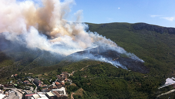 Wind-driven fire, La Riba (19/07/11). Source: Firefighting Corps of Catalonia.