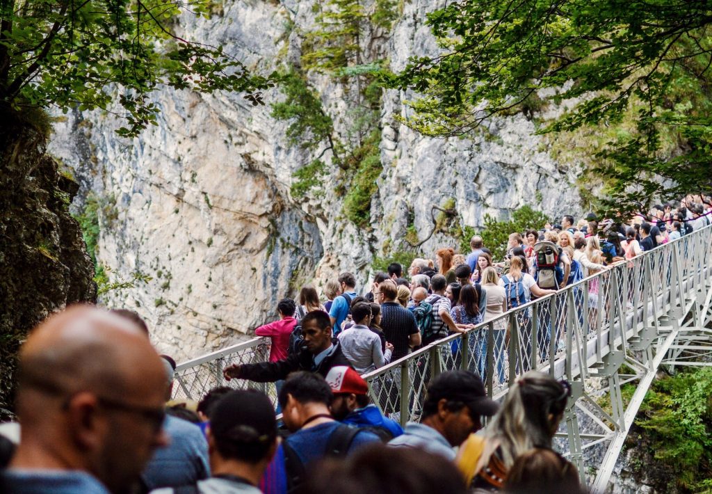 L'equilibri entre gaudir de la natura i perjudicar-la amb la nostra presència té un encaix difícil, sobretot quan és freqüent i sense una regulació clara. Imatge: Domini públic.