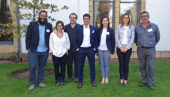 D’esquerra a dreta, els representants dels centres espanyols que van participar en la Conferència:  CREAF (Catalunya), NEIKER-Tecnalia (País Basc), XERA-Xunta de Galicía (Galicía), CESEFOR (Soria) i al centre el Director d’EFI, Marc Palahí i d’EFI-Med, Inazio Marínez de Arano. 