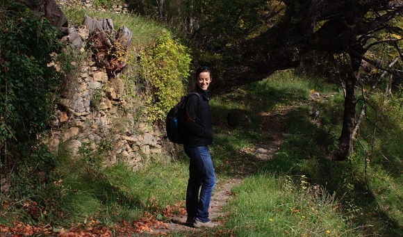 La investigadora del CREAF Yolanda Melero durante una salida al bosque. Autora: Yolanda Melero.