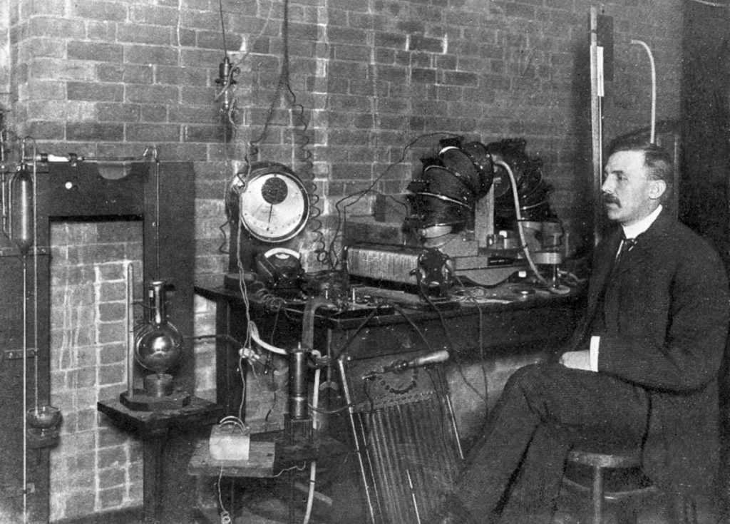 Ernest Rutherford és l'autor de la frase: "En ciència, tot el que no és física és filatèlia." Font de la imatge: welcomimages.org.