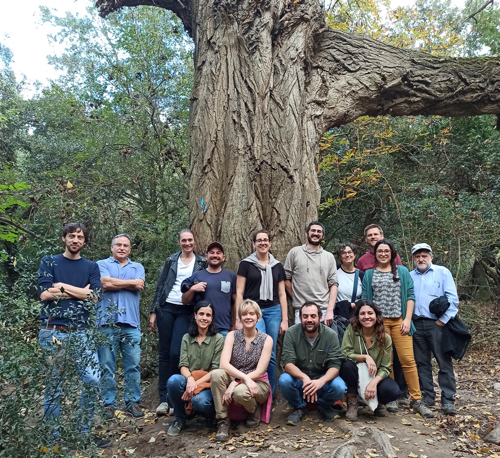 Participants en la sessió de treball duta a terme en l'estació biològica de Can Balasch. Imatge: Synthesys Actions.