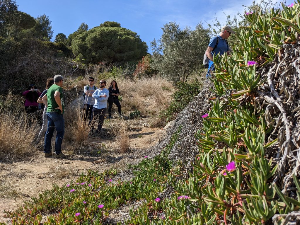 Participantes en una salida de campo al Parque de la Serralada Marina. Fuente: Florencia Florido.