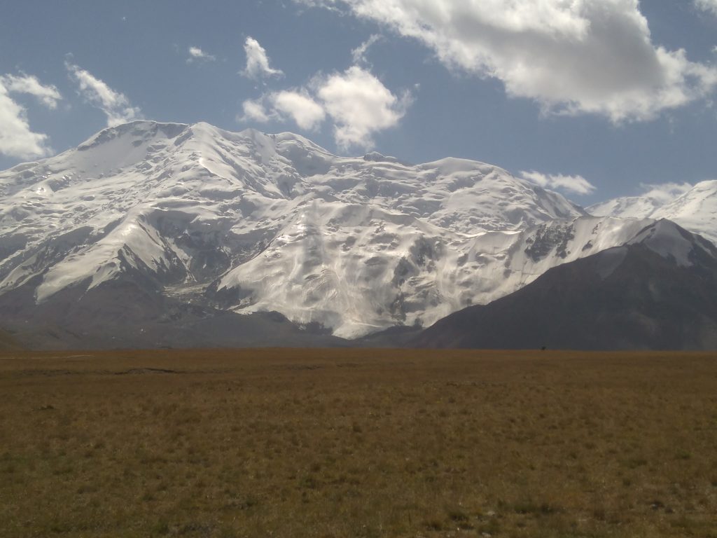 Grans extensions de muntanyes amb permafrost al Kyrgyzstan. CC BY: Marc Oliva.